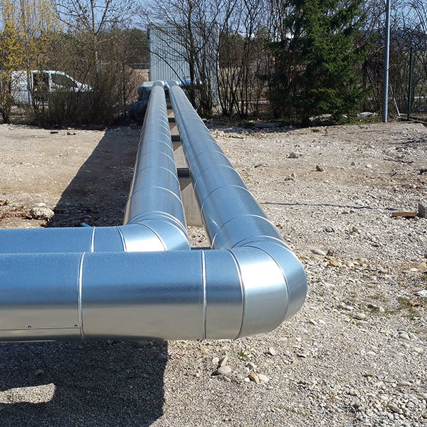 Heißwasserleitungen mit Blechmantel Wärmeschutz